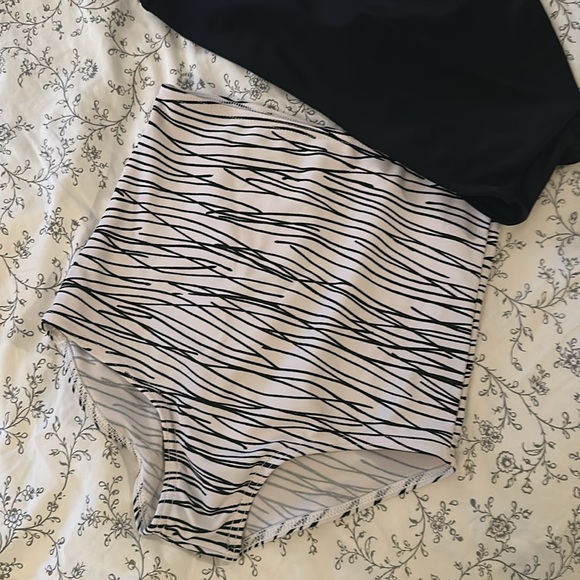 Bikini 👙 - Picture 2 of 3